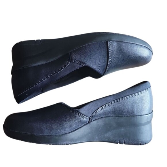 Clarks Suttyn Walk Wedge Slip-On Sz 7.5 Navy Leather Comfortable Casual Shoes - Picture 1 of 12